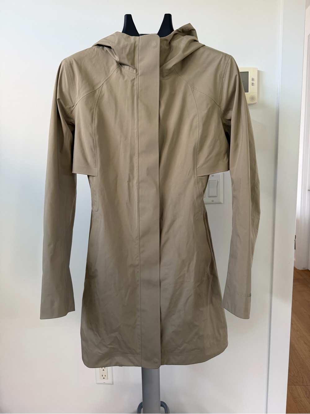 lululemon athletica Women's Taupe Rain Rebel Jacket